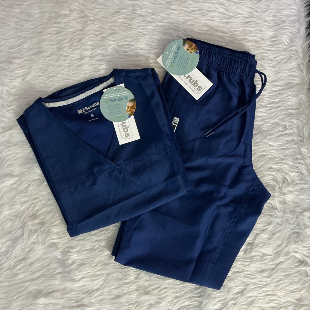 TI scrubs set women’s small